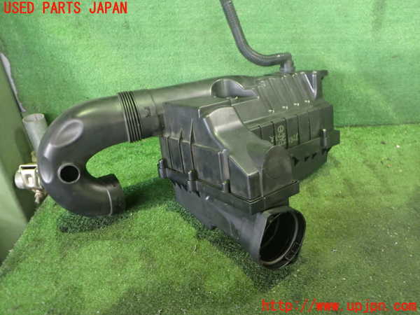 2UPJ-35622560]アウディ・Q3(8UCPSF)エアクリーナーボックス 中古_m0002.jpg