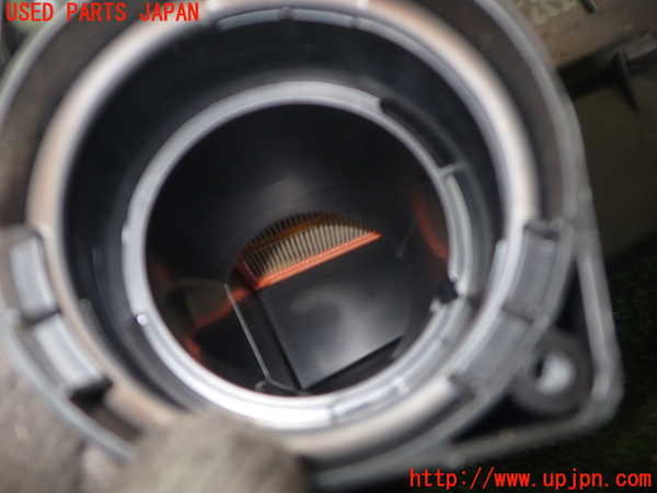 2UPJ-35622560]アウディ・Q3(8UCPSF)エアクリーナーボックス 中古_m0003.jpg