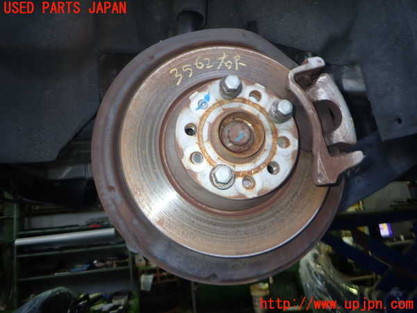 2UPJ-35624300]アウディ・Q3(8UCPSF)右リアナックルハブ 中古_m0002.jpg