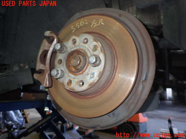 2UPJ-35624305]アウディ・Q3(8UCPSF)左リアナックルハブ 中古_m0002.jpg