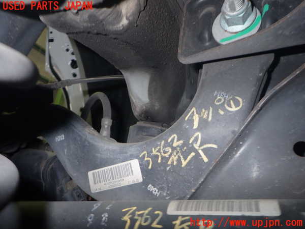 2UPJ-35625156]アウディ・Q3(8UCPSF)左リアアッパーアーム1 中古_m0001.jpg