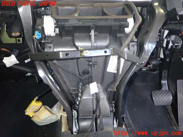 2UPJ-35626081]アウディ・Q3(8UCPSF)エバポレーター1 中古_m0002.jpg