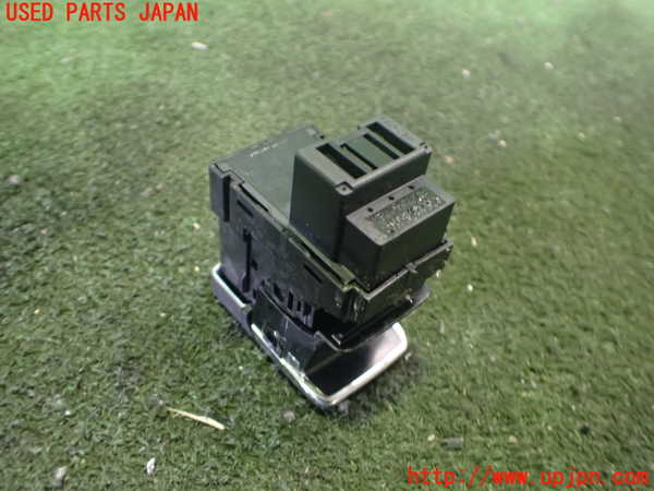 2UPJ-35626306]アウディ・Q3(8UCPSF)スイッチ1 (電動パーキングブレーキ他) 中古_m0002.jpg
