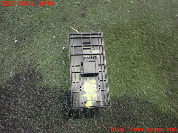 2UPJ-35626240]アウディ・Q3(8UCPSF)右前パワーウィンドウスイッチ 中古_m0002.jpg