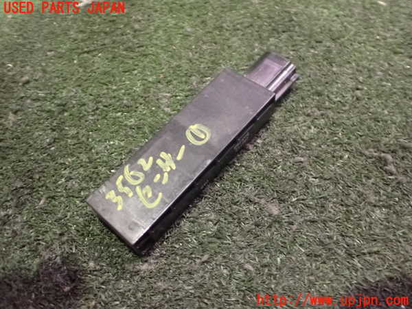 2UPJ-35626381]アウディ・Q3(8UCPSF)センサー1 中古_m0001.jpg