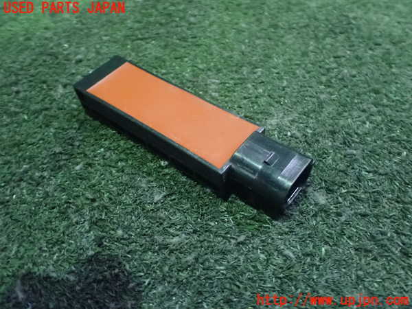 2UPJ-35626381]アウディ・Q3(8UCPSF)センサー1 中古_m0002.jpg