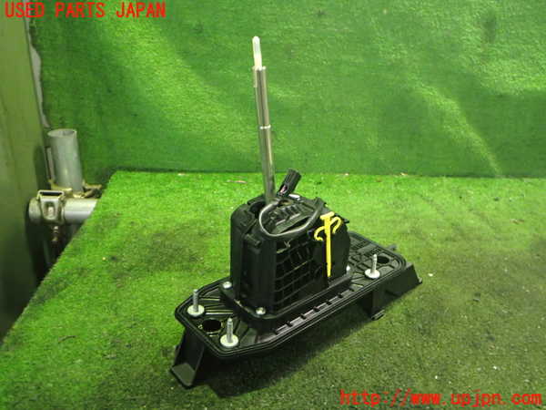 2UPJ-35627555]アウディ・Q3(8UCPSF)ATシフトレバー 中古_m0002.jpg