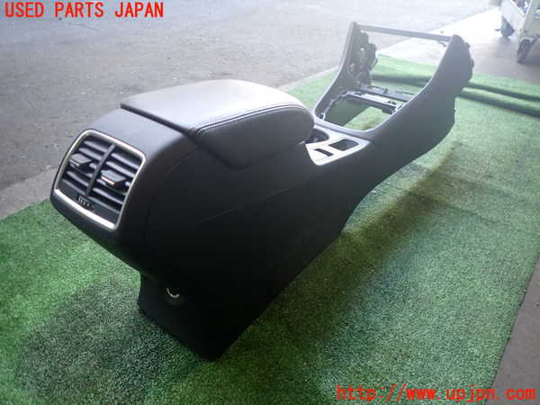 2UPJ-35627540]アウディ・Q3(8UCPSF)センターコンソール 中古_m0001.jpg