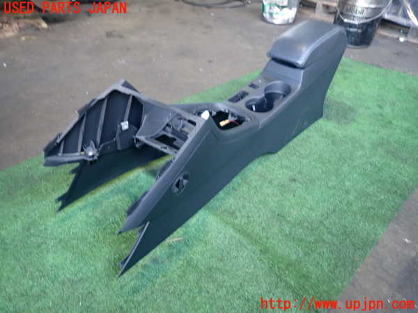 2UPJ-35627540]アウディ・Q3(8UCPSF)センターコンソール 中古_m0002.jpg