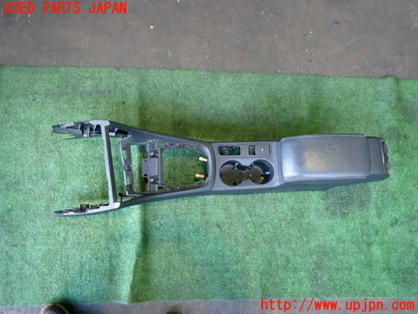 2UPJ-35627540]アウディ・Q3(8UCPSF)センターコンソール 中古_m0003.jpg