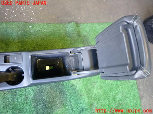 2UPJ-35627540]アウディ・Q3(8UCPSF)センターコンソール 中古_m0004.jpg