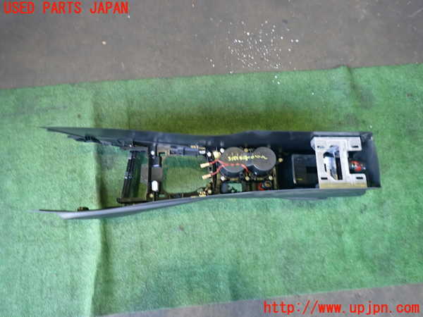 2UPJ-35627540]アウディ・Q3(8UCPSF)センターコンソール 中古_m0005.jpg