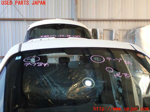 2UPJ-35641195]ジューク NISMO(NF15)フロントガラス (M411) 中古_m0003.jpg