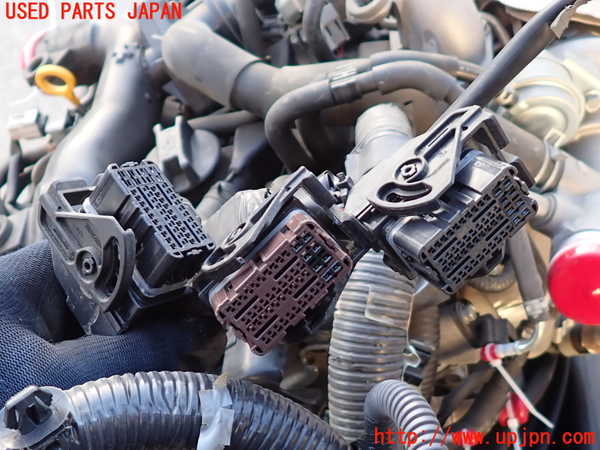 2UPJ-35642010]ジューク NISMO(NF15)エンジン MR16DDT 4WD 中古_m0004.jpg