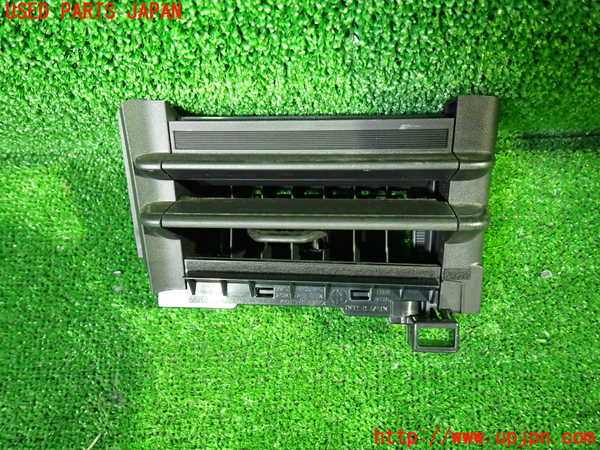 1UPJ-35677527]セレナ e-POWER(GFC28)エアコン吹き出し口2 (右) 中古_m0001.jpg