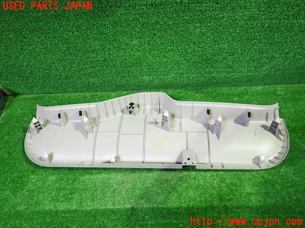 5UPJ-35671578]セレナ e-POWER(GFC28)バックドア内張り 中古_m0002.jpg