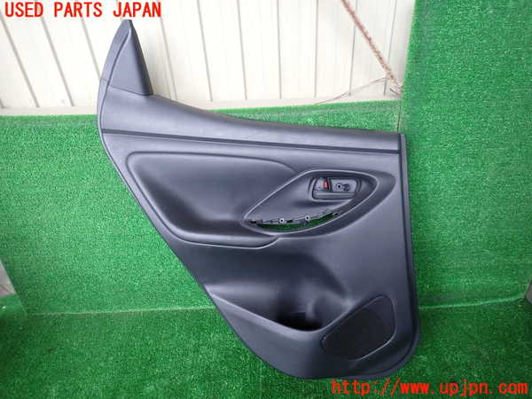 1UPJ-35691324]ヤリス(YARIS)(MXPA10)左後ドア内張り 中古_m0001.jpg