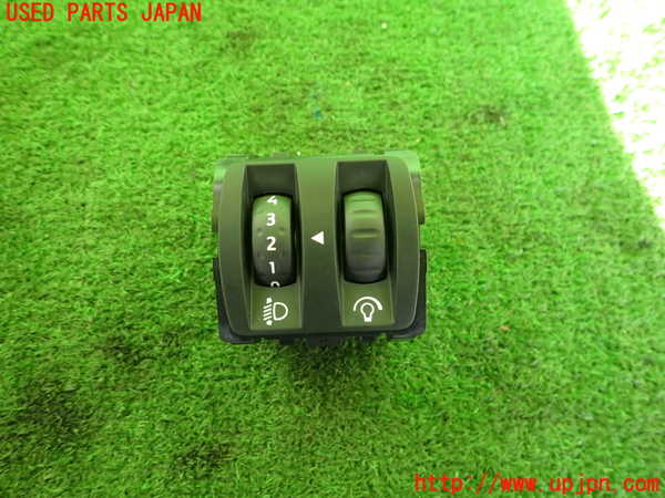 2UPJ-35716306]ルノー・メガーヌ R.S.(ルノー・スポール)(DZF4R)スイッチ1 (ヘッドランプレベリング) 中古_m0001.jpg