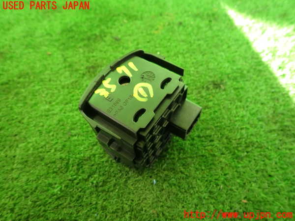 2UPJ-35716306]ルノー・メガーヌ R.S.(ルノー・スポール)(DZF4R)スイッチ1 (ヘッドランプレベリング) 中古_m0002.jpg