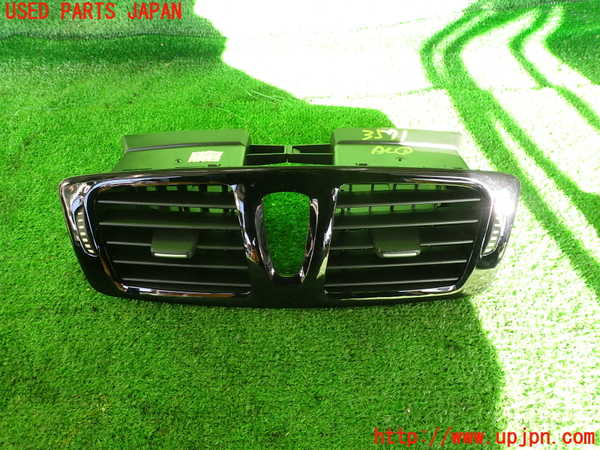 2UPJ-35717526]ルノー・メガーヌ R.S.(ルノー・スポール)(DZF4R)エアコン吹き出し口1 (真中) 古_m0001.jpg