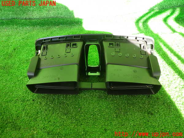 2UPJ-35717526]ルノー・メガーヌ R.S.(ルノー・スポール)(DZF4R)エアコン吹き出し口1 (真中) 古_m0003.jpg