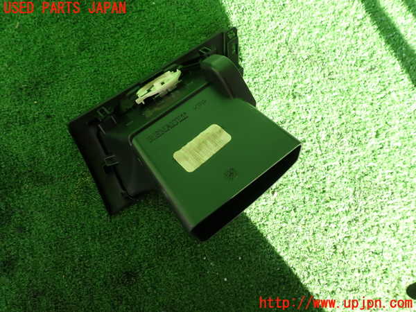 2UPJ-35717528]ルノー・メガーヌ R.S.(ルノー・スポール)(DZF4R)エアコン吹き出し口3 (左) 中古_m0003.jpg
