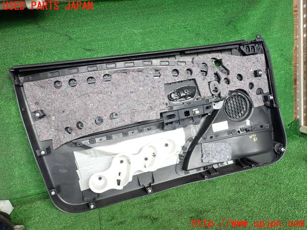 2UPJ-35711234]ルノー・メガーヌ R.S.(ルノー・スポール)(DZF4R)右ドア内張り (ジャンク品) 中古_m0004.jpg