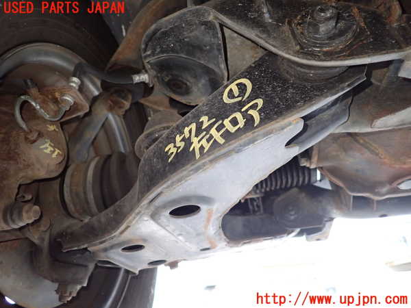 5UPJ-35725186]デリカ スターワゴン(P25W)左フロントロアアーム1 中古_m0001.jpg