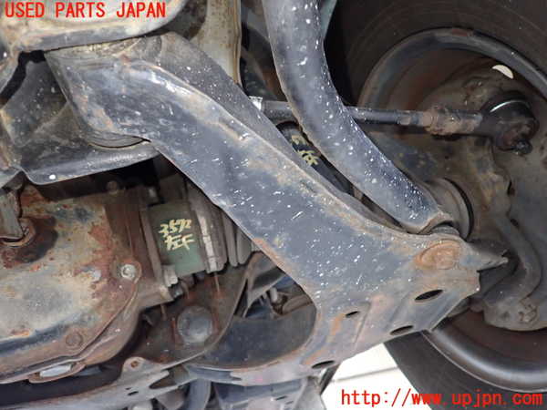 5UPJ-35725186]デリカ スターワゴン(P25W)左フロントロアアーム1 中古_m0002.jpg