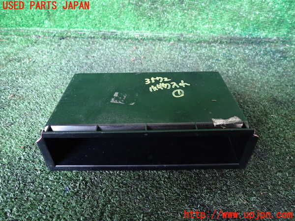 5UPJ-35727841]デリカ スターワゴン(P25W)小物入れ1 中古_m0001.jpg