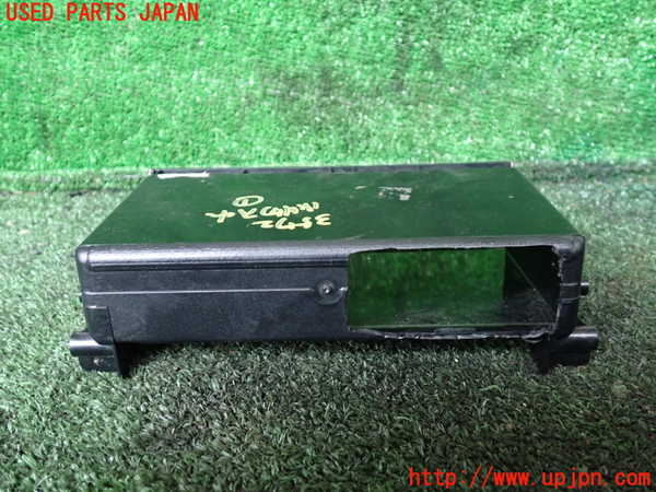 5UPJ-35727841]デリカ スターワゴン(P25W)小物入れ1 中古_m0004.jpg