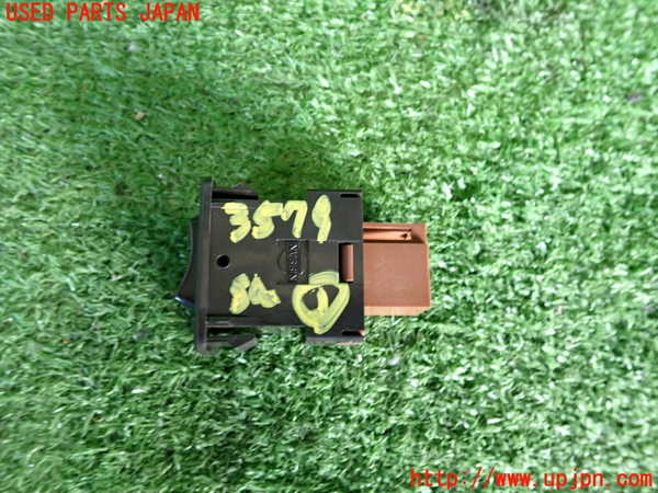 2UPJ-35796306]セドリック ワゴン(WY30)スイッチ1 (リアワイパー) 中古_m0002.jpg