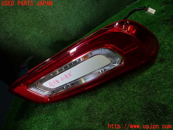 1UPJ-35861530]アバルト・124スパイダー(NF2EK)右テールランプ 中古_m0001.jpg