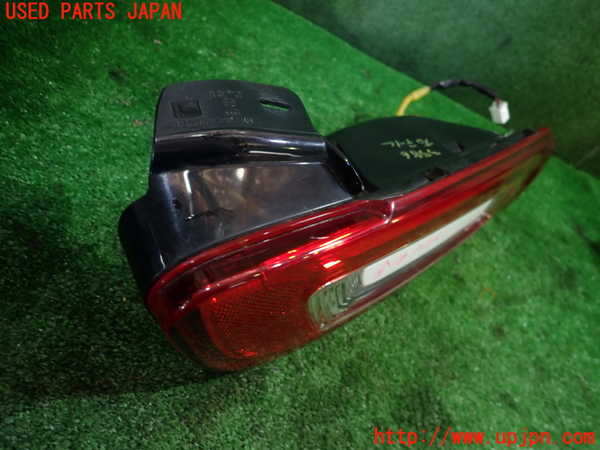 1UPJ-35861530]アバルト・124スパイダー(NF2EK)右テールランプ 中古_m0002.jpg