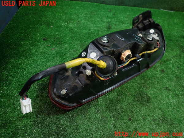 1UPJ-35861530]アバルト・124スパイダー(NF2EK)右テールランプ 中古_m0003.jpg