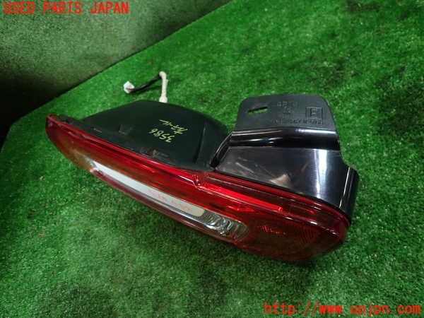 1UPJ-35861536]アバルト・124スパイダー(NF2EK)左テールランプ 中古_m0002.jpg