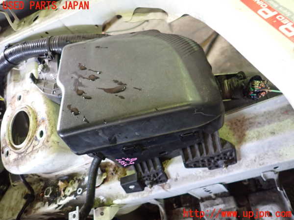 1UPJ-35866741]アバルト・124スパイダー(NF2EK)ヒューズボックス1 中古_m0001.jpg