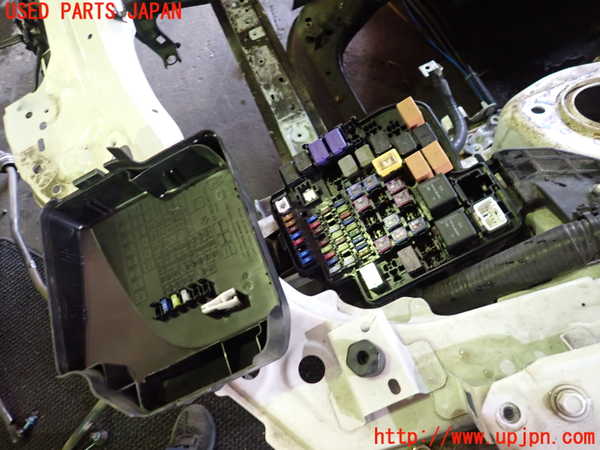 1UPJ-35866741]アバルト・124スパイダー(NF2EK)ヒューズボックス1 中古_m0002.jpg