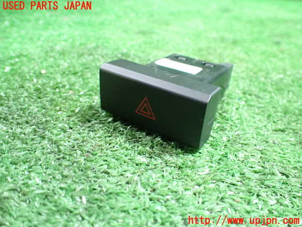 5UPJ-35866290]アバルト・124スパイダー(NF2EK)ハザードスイッチ 中古_m0001.jpg