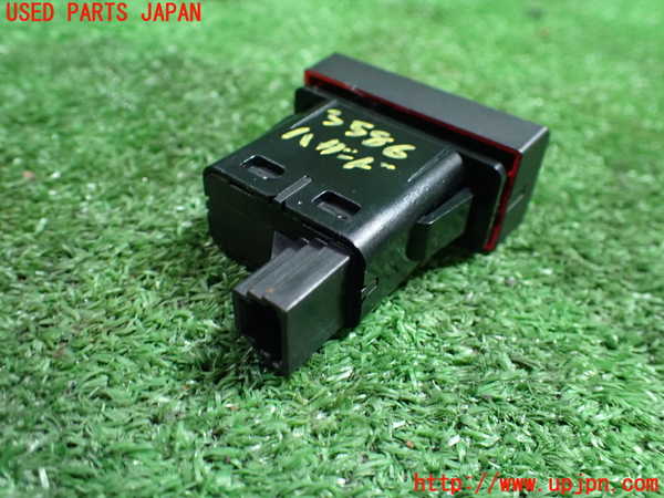 5UPJ-35866290]アバルト・124スパイダー(NF2EK)ハザードスイッチ 中古_m0002.jpg