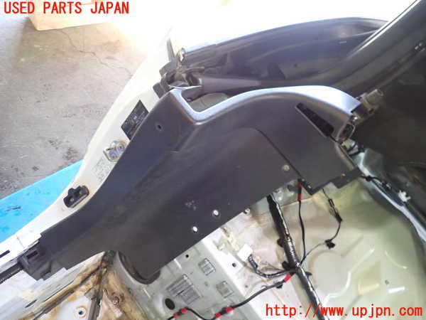 1UPJ-35867675]アバルト・124スパイダー(NF2EK)右リアピラートリム 中古_m0001.jpg