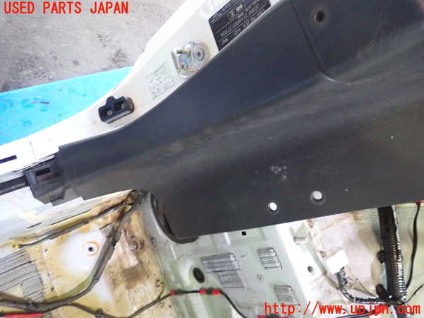 1UPJ-35867675]アバルト・124スパイダー(NF2EK)右リアピラートリム 中古_m0003.jpg