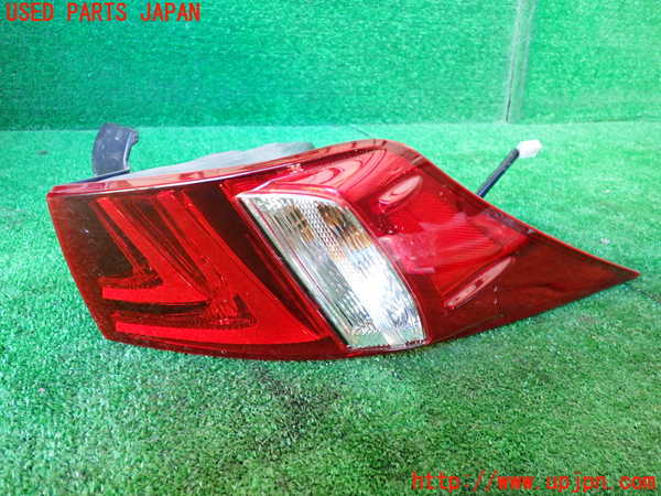5UPJ-35871530]レクサス・IS300h(AVE30)右テールランプ 中古_m0001.jpg