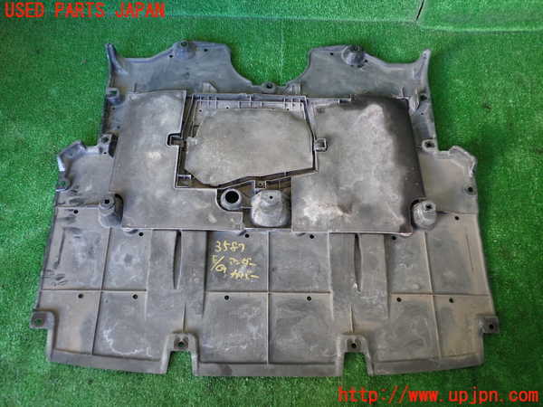 1UPJ-35872170]レクサス・IS300h(AVE30)エンジンアンダーカバー 中古_m0002.jpg