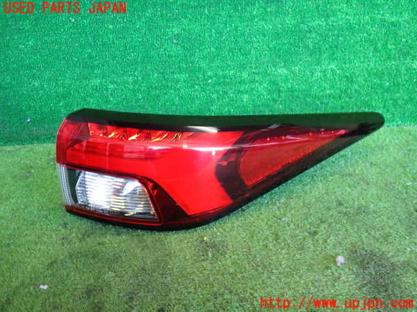 2UPJ-35901530]アウトランダーPHEV(GN0W)右テールランプ 中古_m0001.jpg