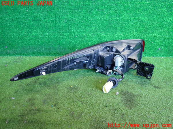 2UPJ-35901530]アウトランダーPHEV(GN0W)右テールランプ 中古_m0003.jpg