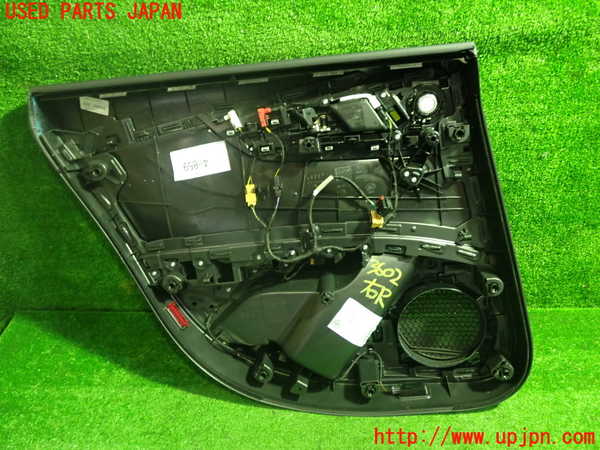 1UPJ-36021294]アウディ・A5 スポーツバック(F5CVKL)右後ドア内張り 中古_m0003.jpg