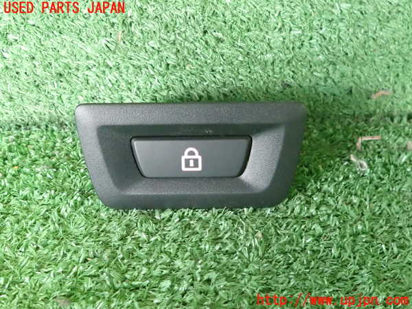 2UPJ-36036312]BMW 528i(FR30)スイッチ7 (トランクロック) 中古 (F10)_m0001.jpg