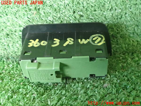 2UPJ-36036312]BMW 528i(FR30)スイッチ7 (トランクロック) 中古 (F10)_m0002.jpg