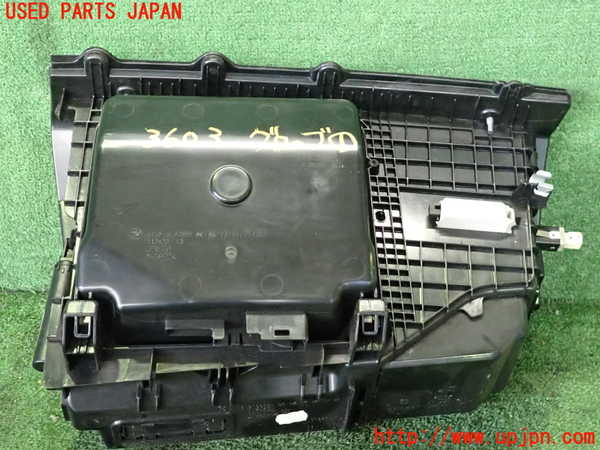 2UPJ-36037516]BMW 528i(FR30)グローブボックス1 中古 (F10)_m0002.jpg